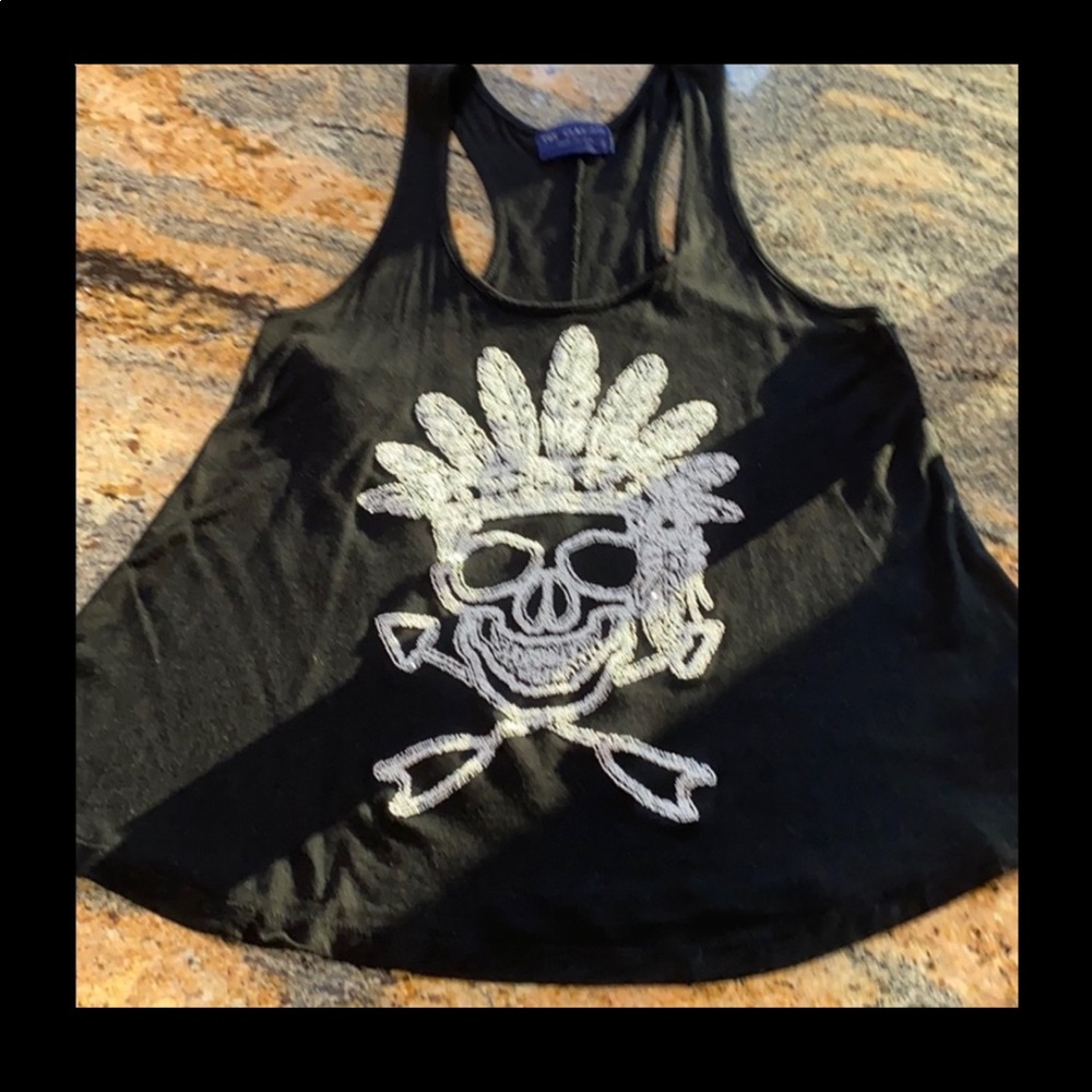 THE CLAS-SIC TANK. SIZE M. Beaded Indian Skull 25” long.